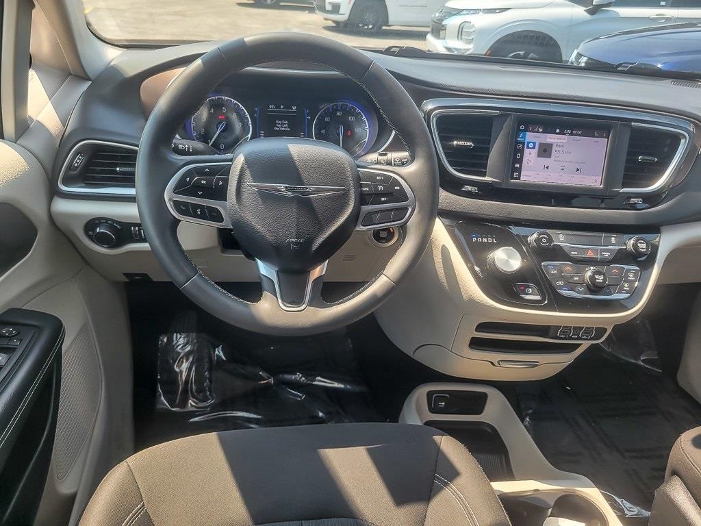 2023 Chrysler Voyager LX photo 10