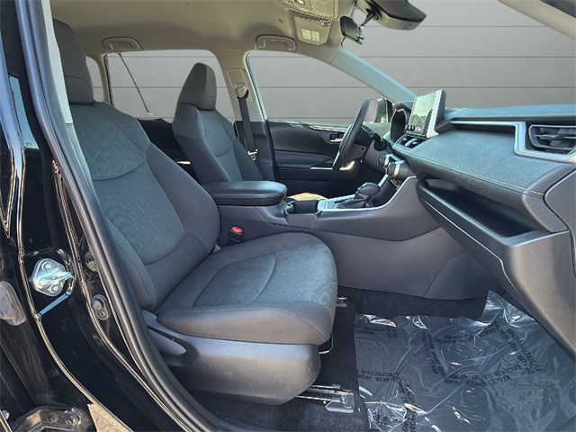 2023 Toyota RAV4 XLE photo 10