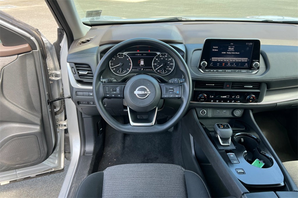 2023 Nissan Rogue SV photo 18
