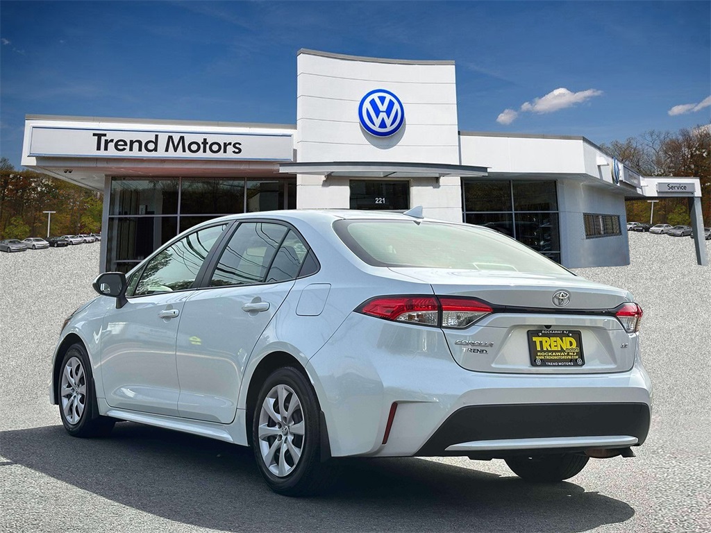 2022 Toyota Corolla LE photo 2