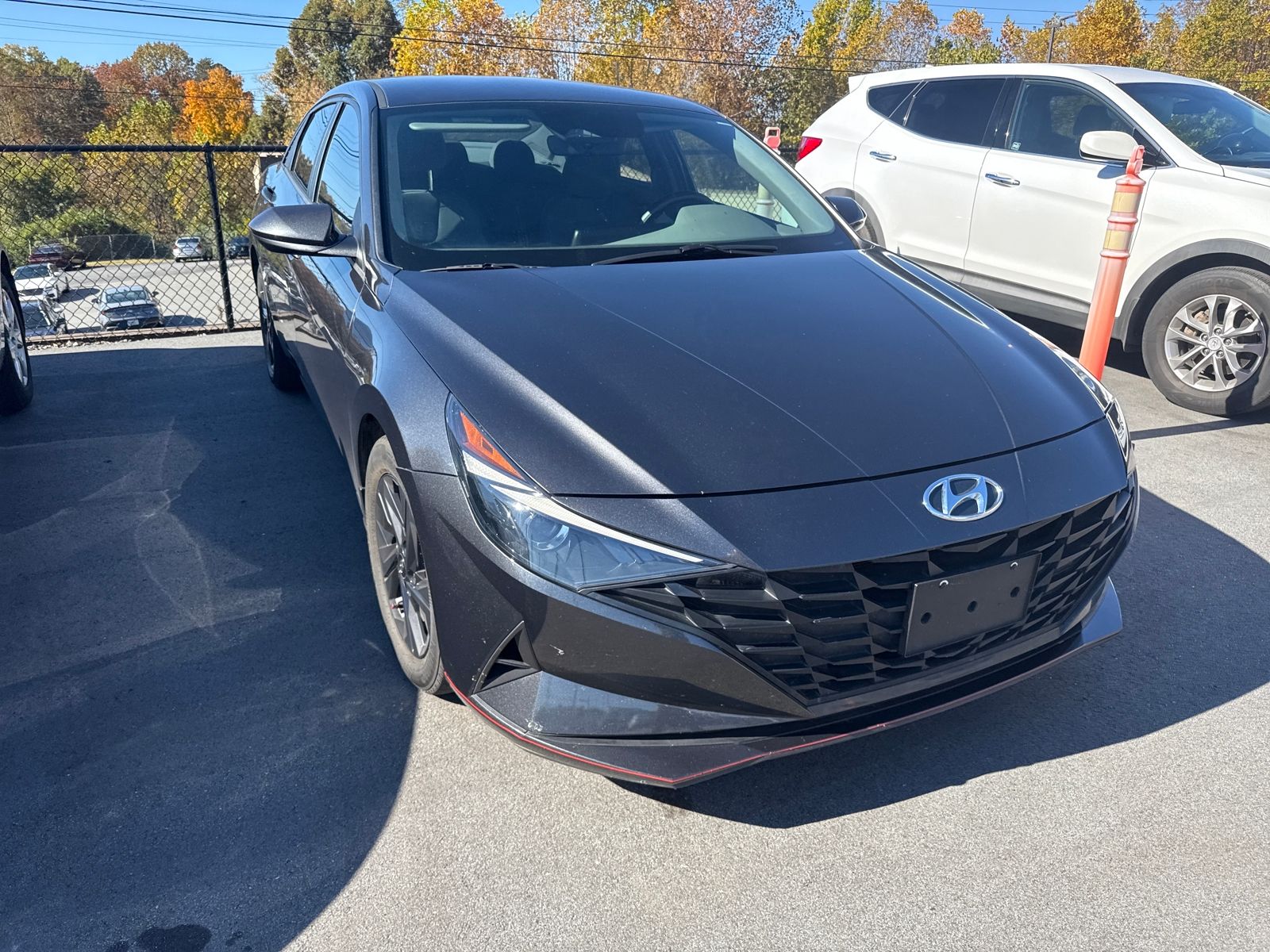 2023 Hyundai Elantra SEL photo 3