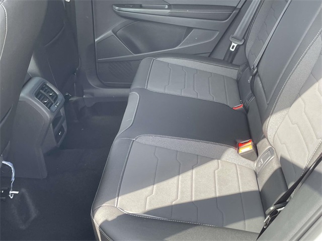 2025 Volkswagen Taos SE photo 13
