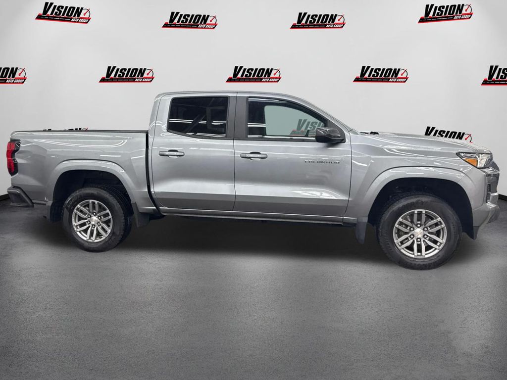 2023 Chevrolet Colorado LT photo 4