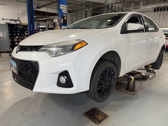 2016 Toyota Corolla S photo 2