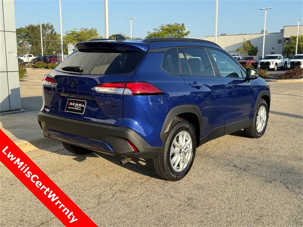 2025 Toyota Corolla Cross LE photo 3