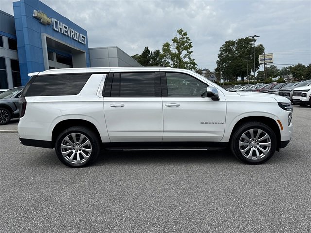 2025 Chevrolet Suburban Premier photo 2