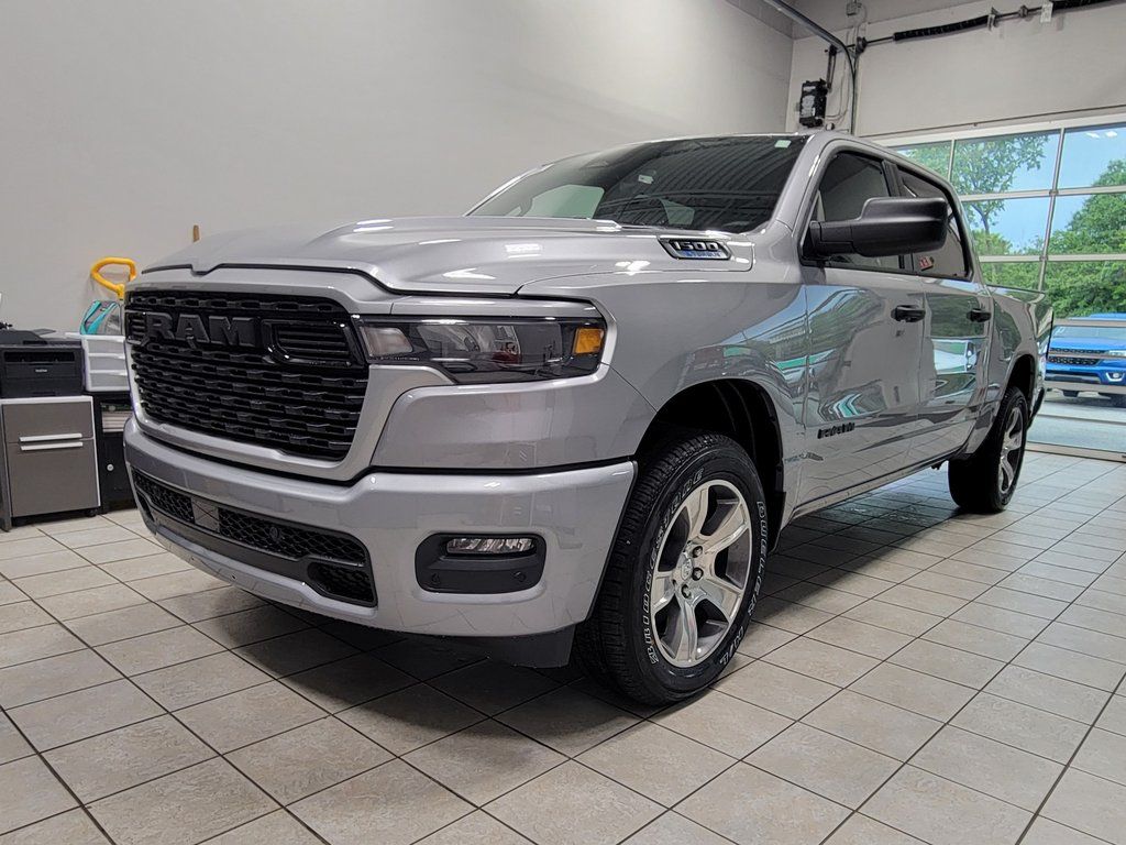 2025 Ram 1500 Tradesman photo 3