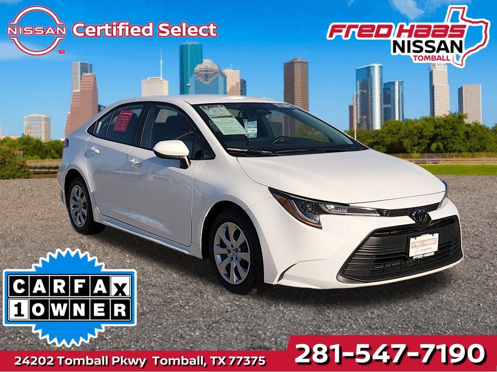 2025 Toyota Corolla LE's photo