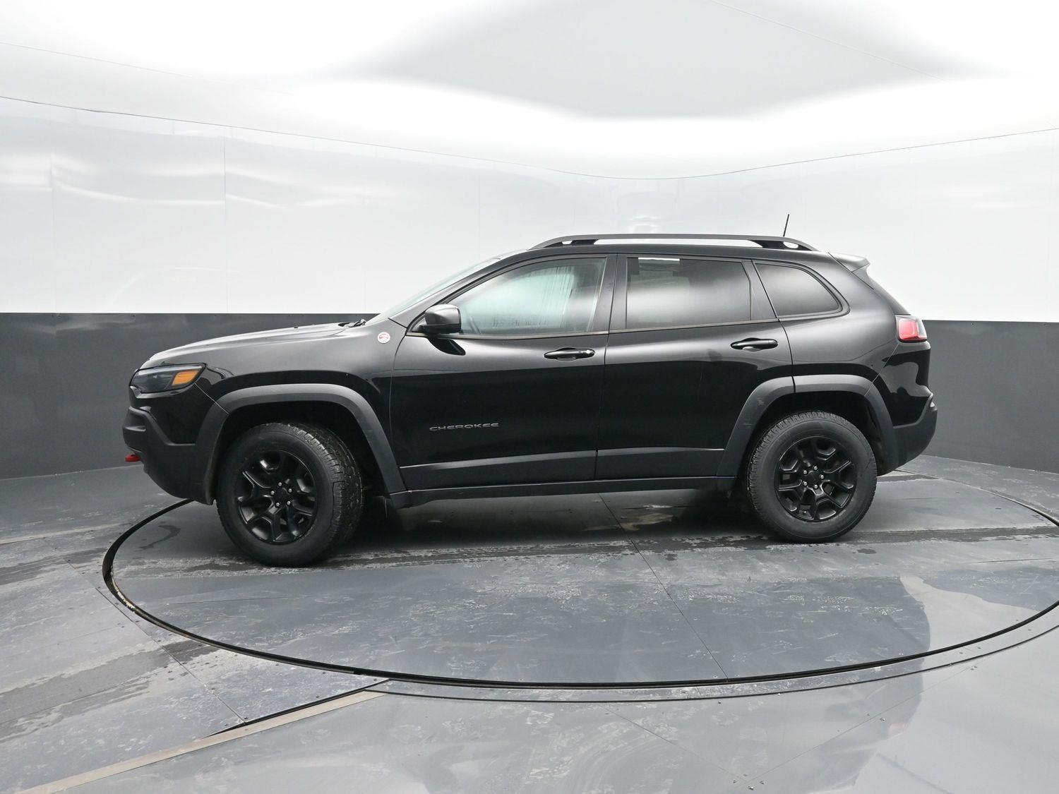 Used 2019 Jeep Cherokee Trailhawk with VIN 1C4PJMBNXKD315170 for sale in Charles City, IA