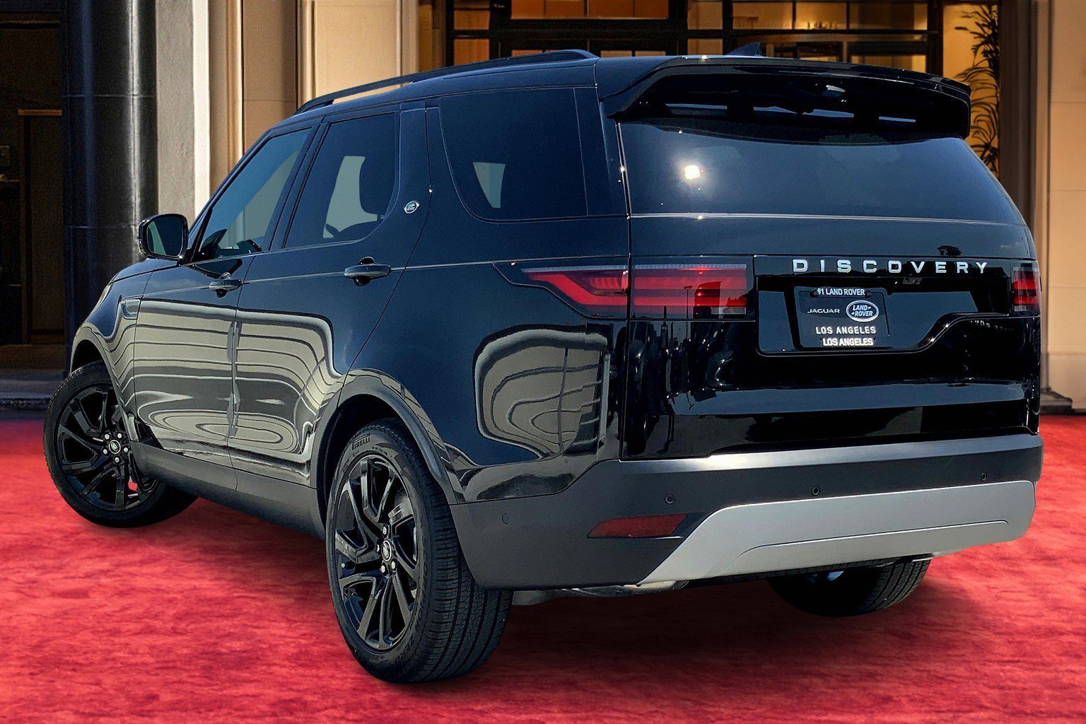 2025 Land Rover Discovery S photo 2