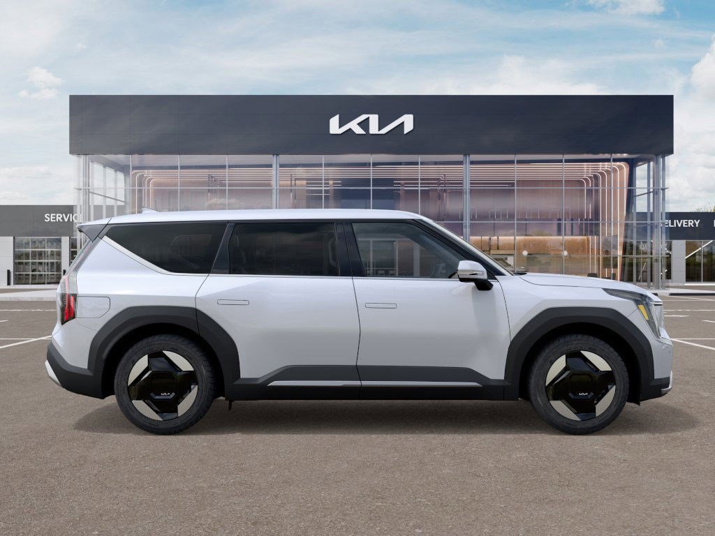 2026 Kia EV9 Light Long Range photo 6