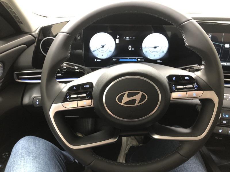 2025 Hyundai Elantra SEL Convenience photo 22