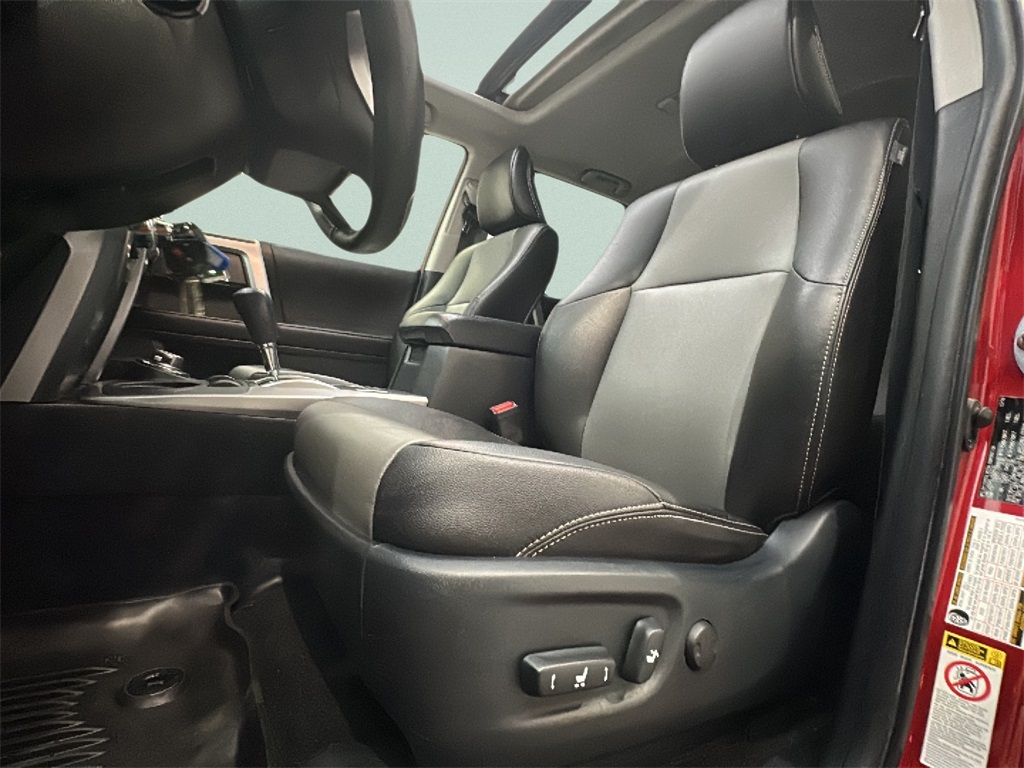 2017 Toyota 4Runner SR5 Premium photo 7