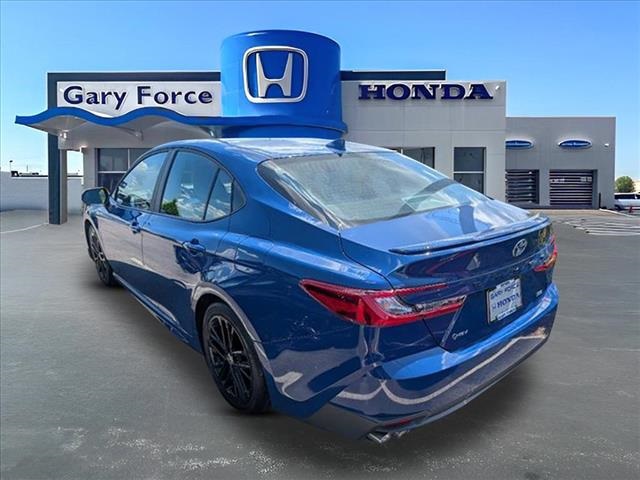 2025 Toyota Camry SE photo 3