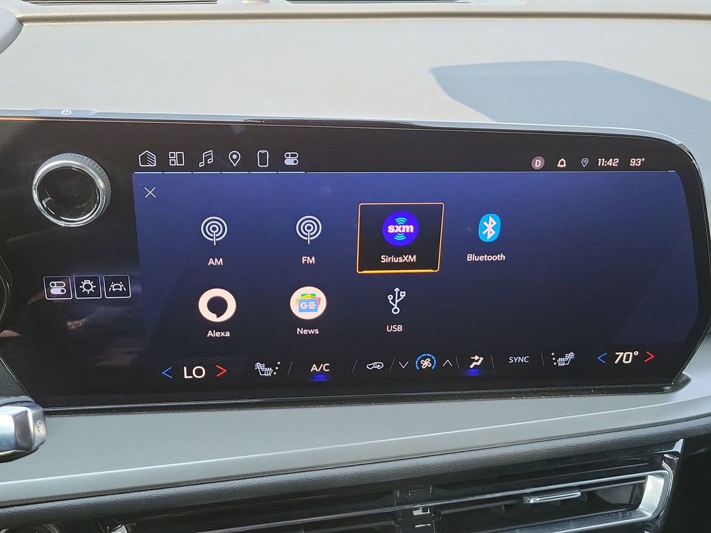 2025 Chevrolet Traverse photo 13