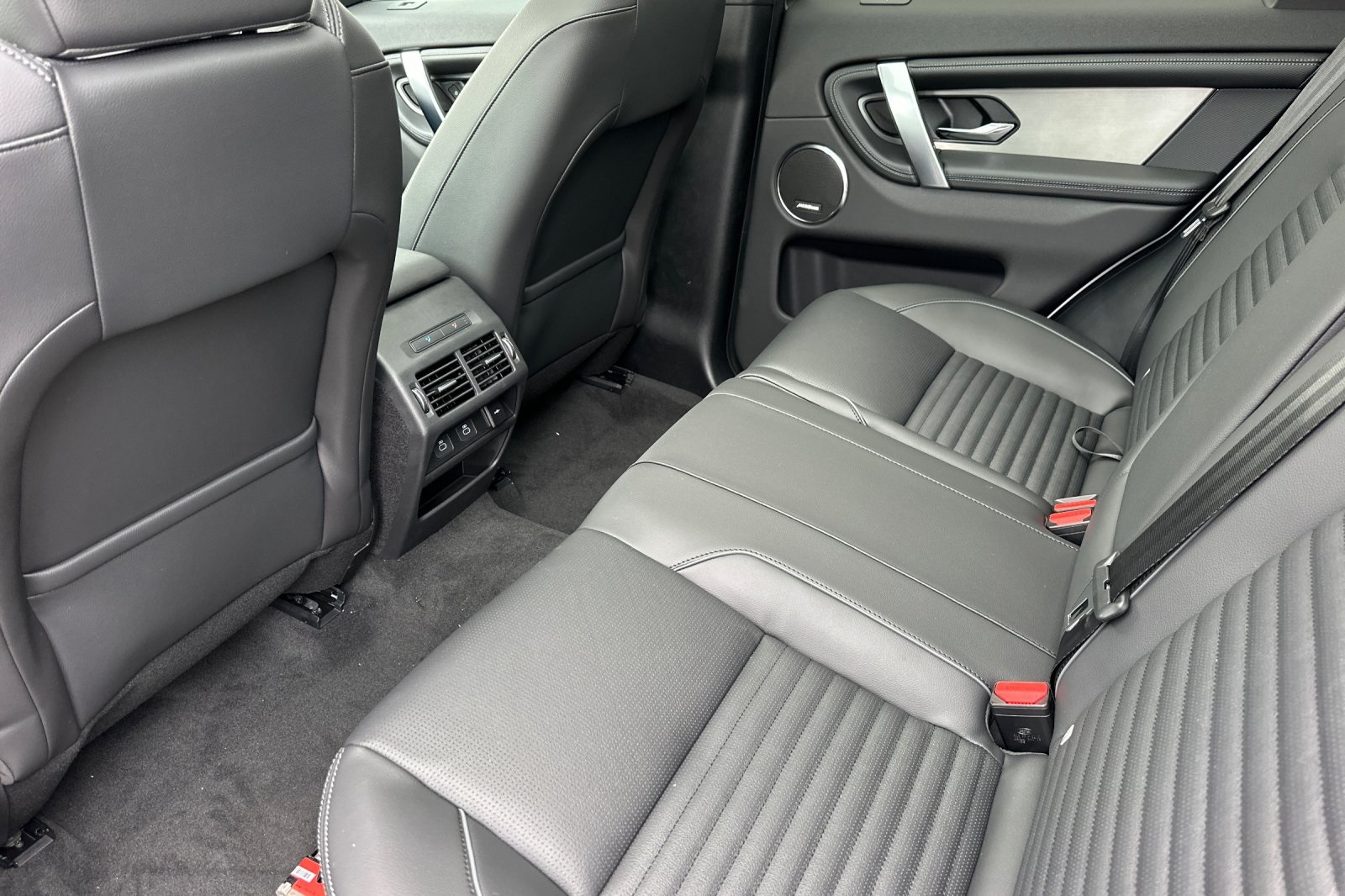 2025 Land Rover Discovery Sport Dynamic SE photo 11