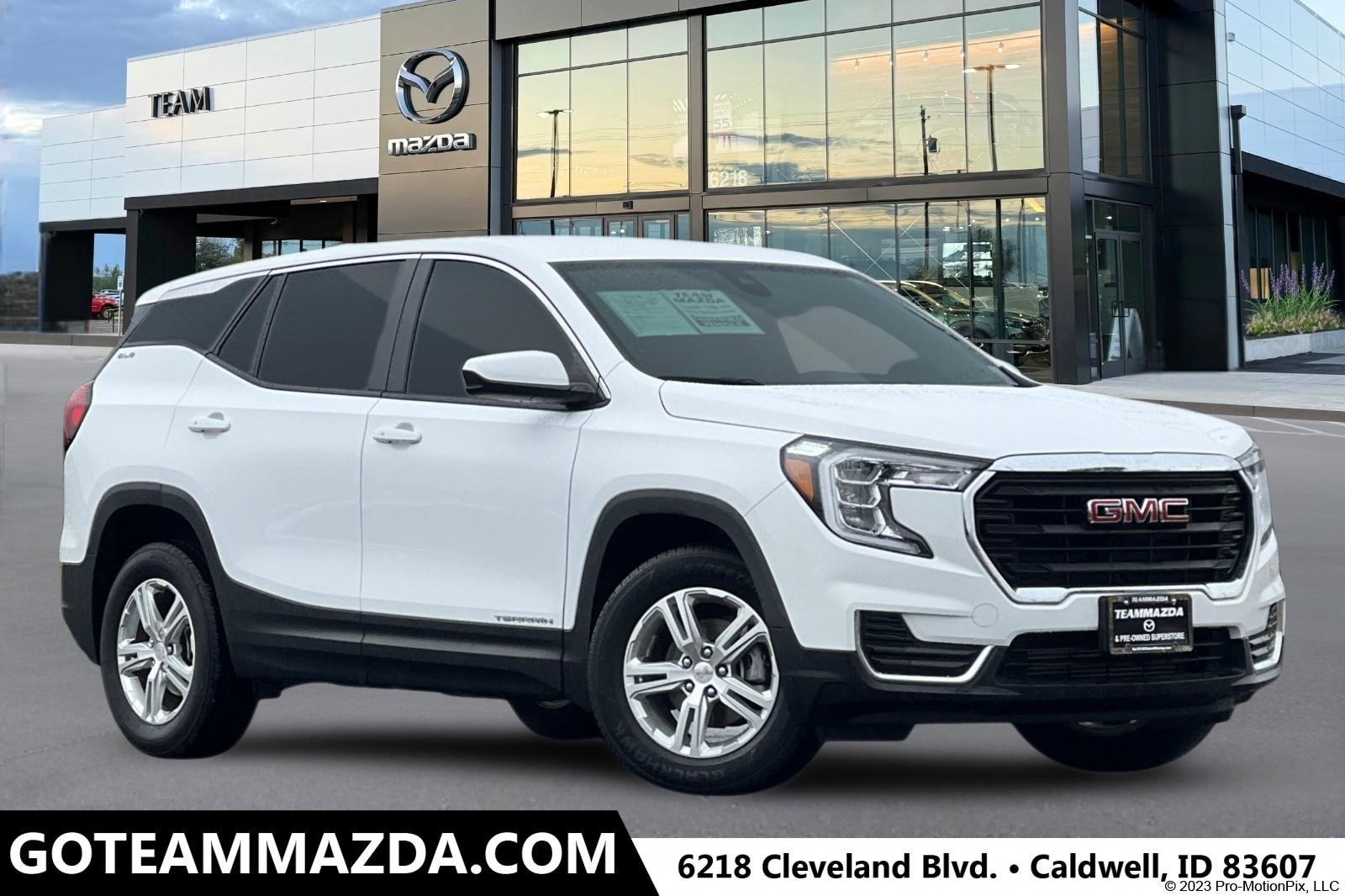 2024 GMC Terrain SLE's photo