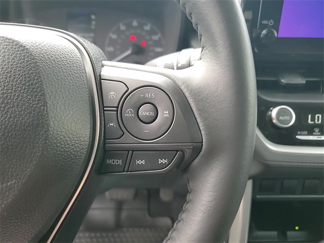 2024 Toyota Corolla Cross LE photo 14