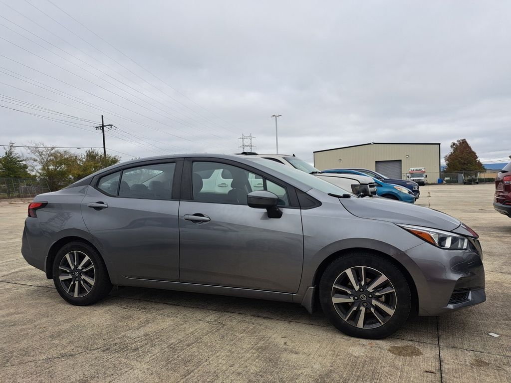 2020 Nissan Versa 1.6 SV photo 3