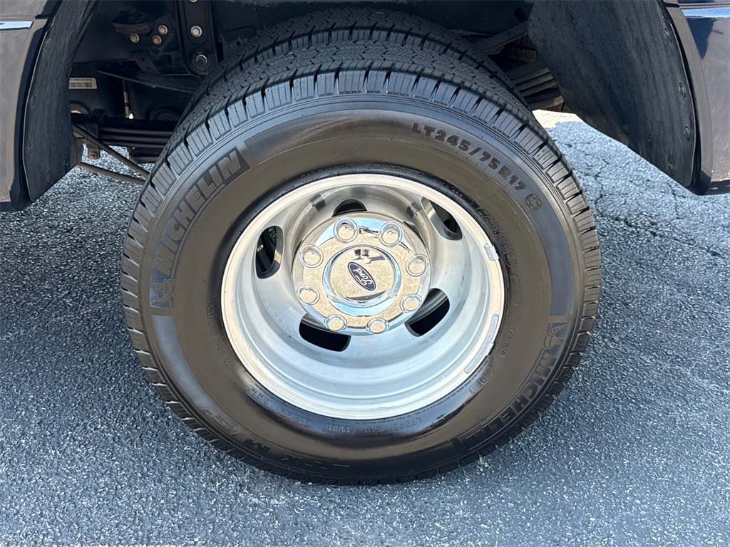 2022 Ford F-350 Lariat photo 18