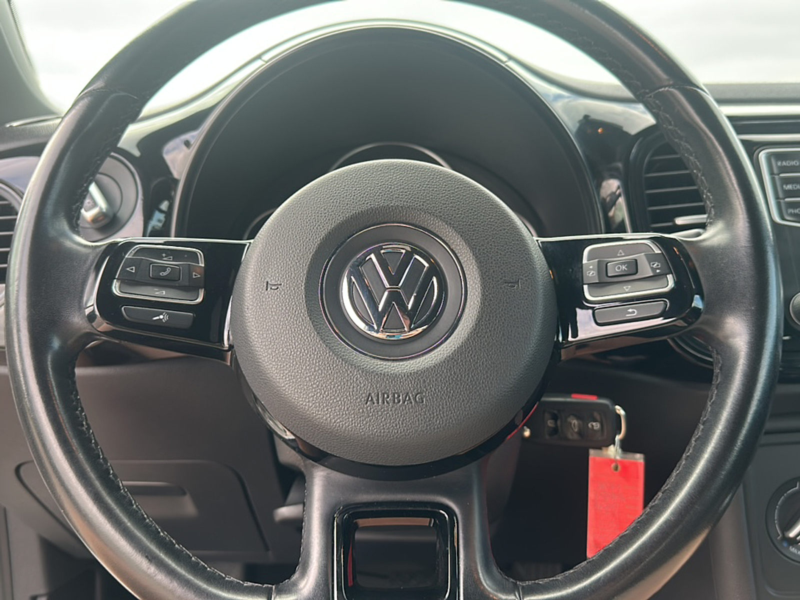 2019 Volkswagen Beetle Final Edition SEL photo 8