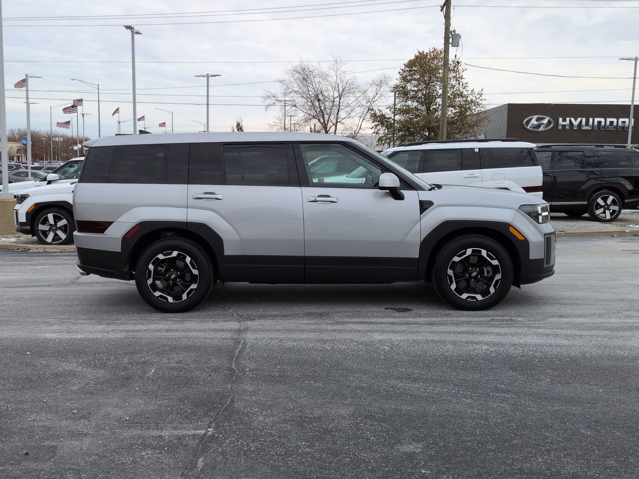 2025 Hyundai Santa Fe SE photo 2