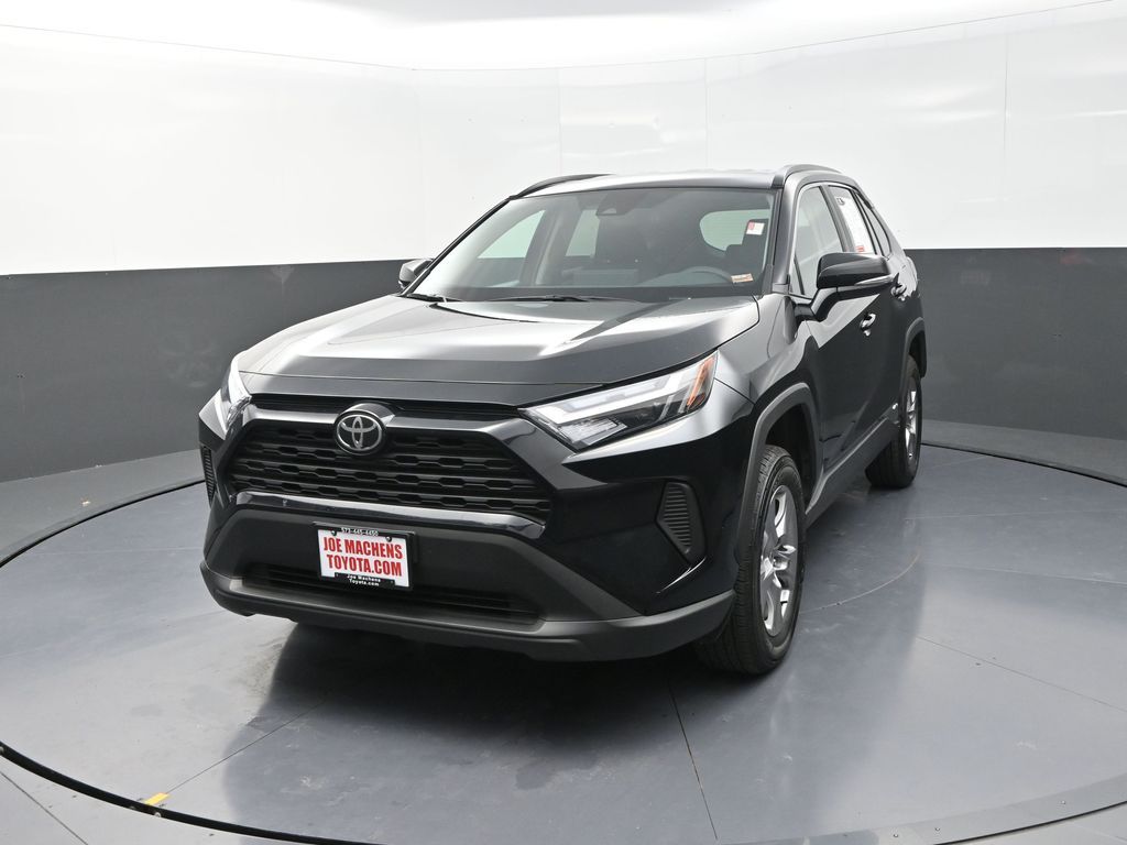 2025 Toyota RAV4 Hybrid XLE photo 2