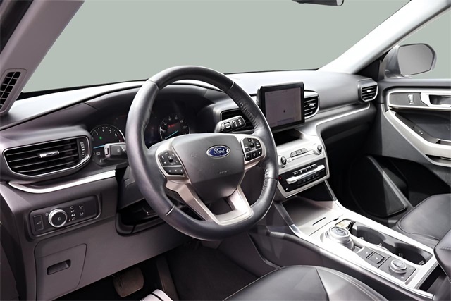 2022 Ford Explorer XLT photo 2