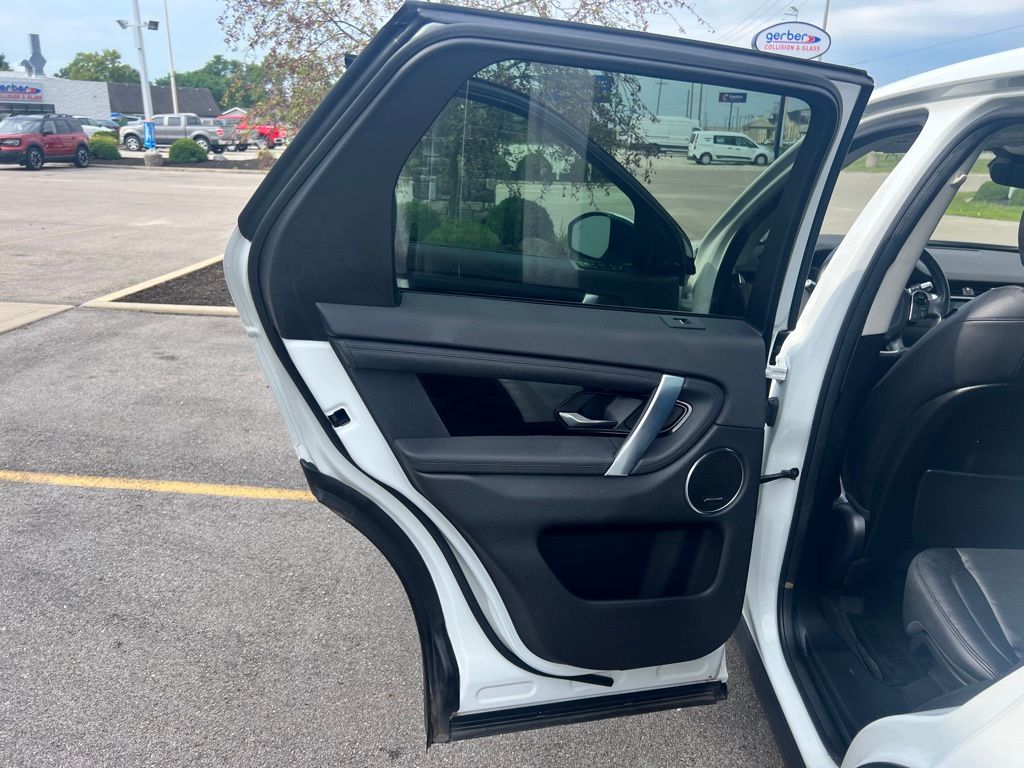 2020 Land Rover Discovery Sport S photo 23