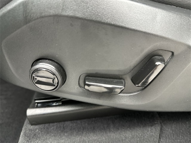 2022 Volvo XC90 T5 Momentum photo 4