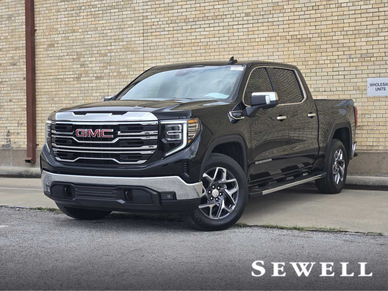 New 2025 Onyx Black GMC SLT image 1