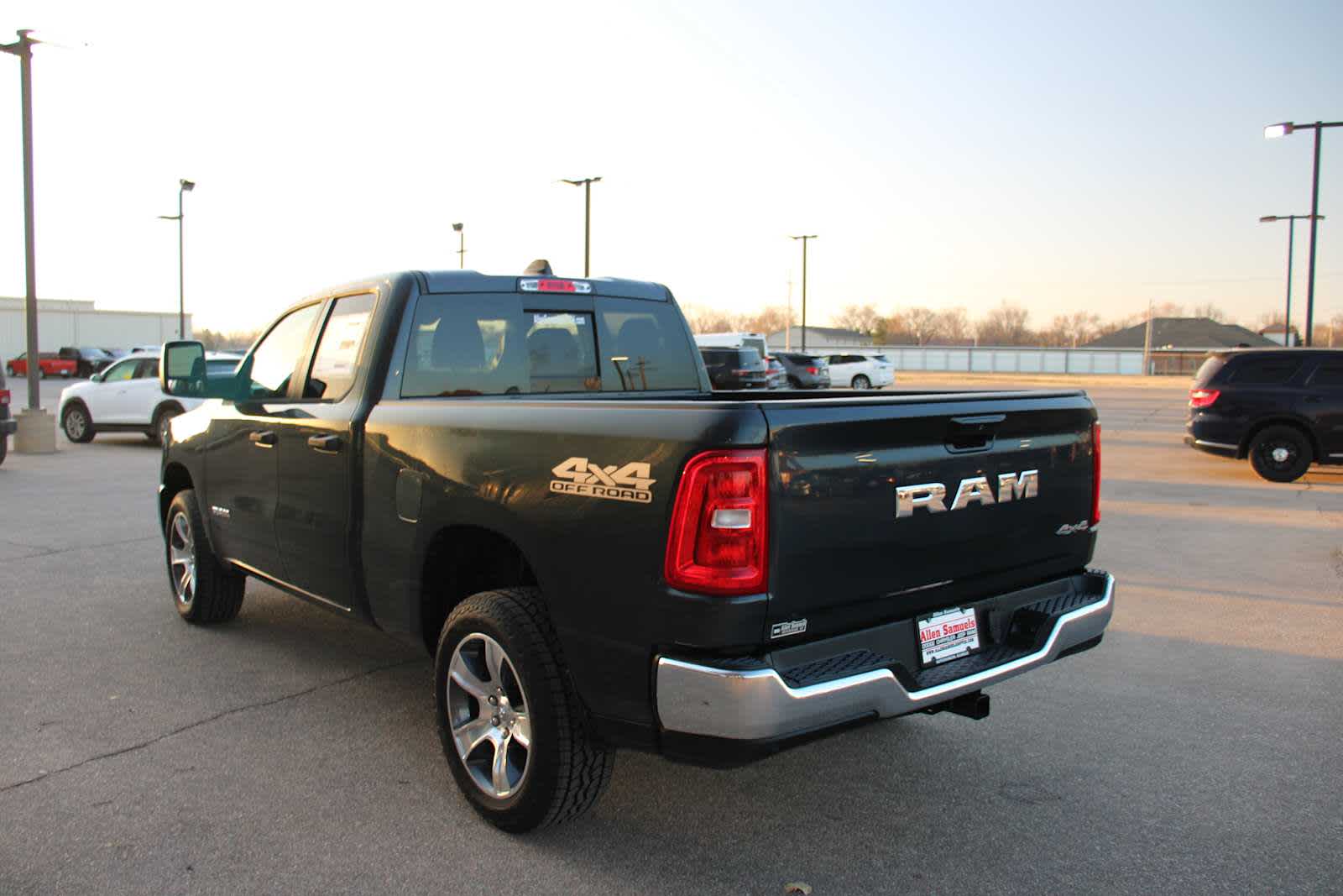 2025 Ram 1500 Tradesman photo 2