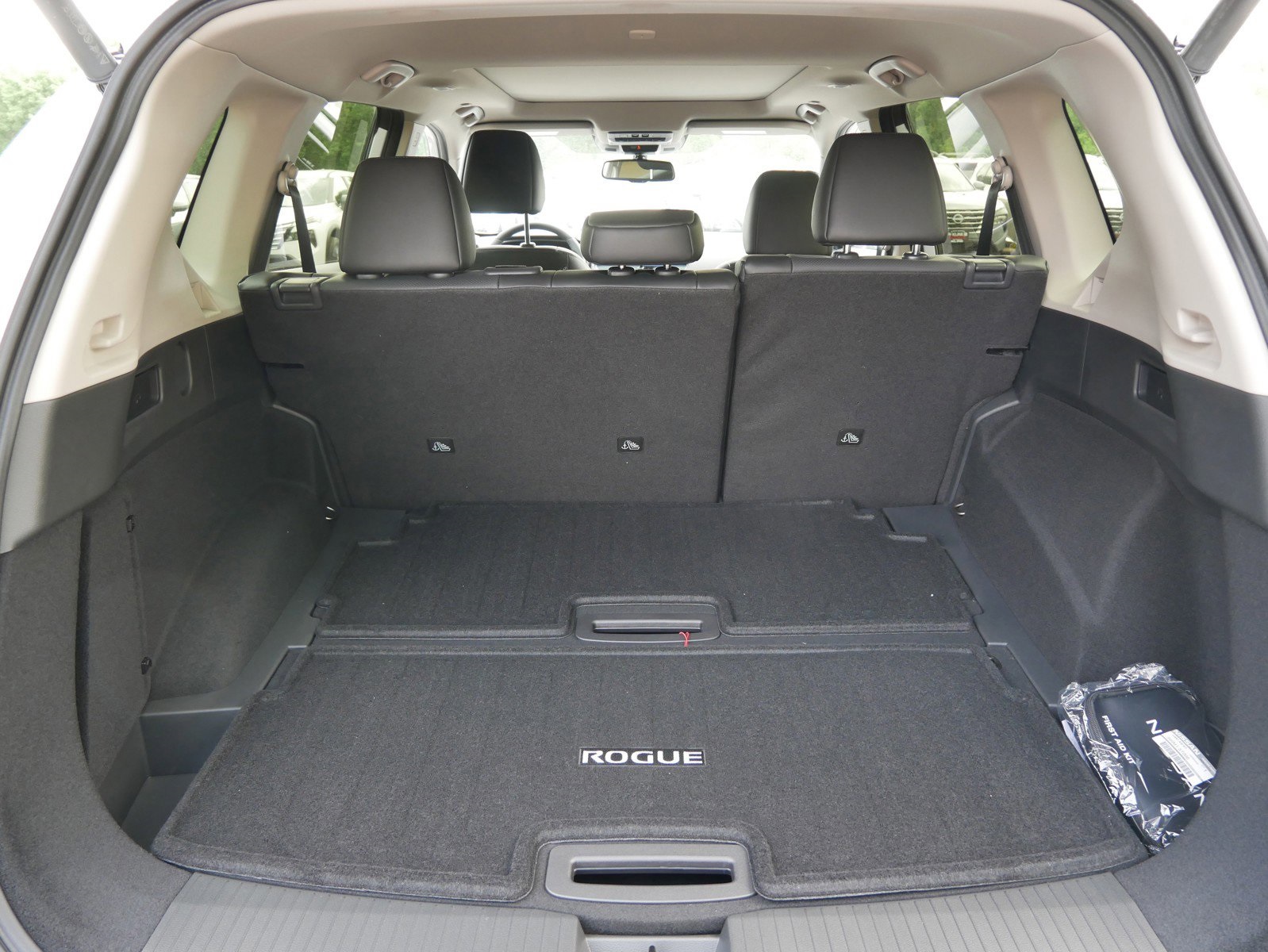 2025 Nissan Rogue Platinum photo 7
