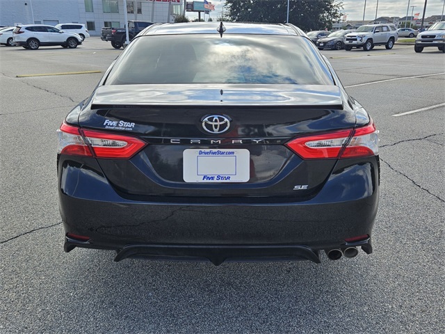 2020 Toyota Camry SE photo 10