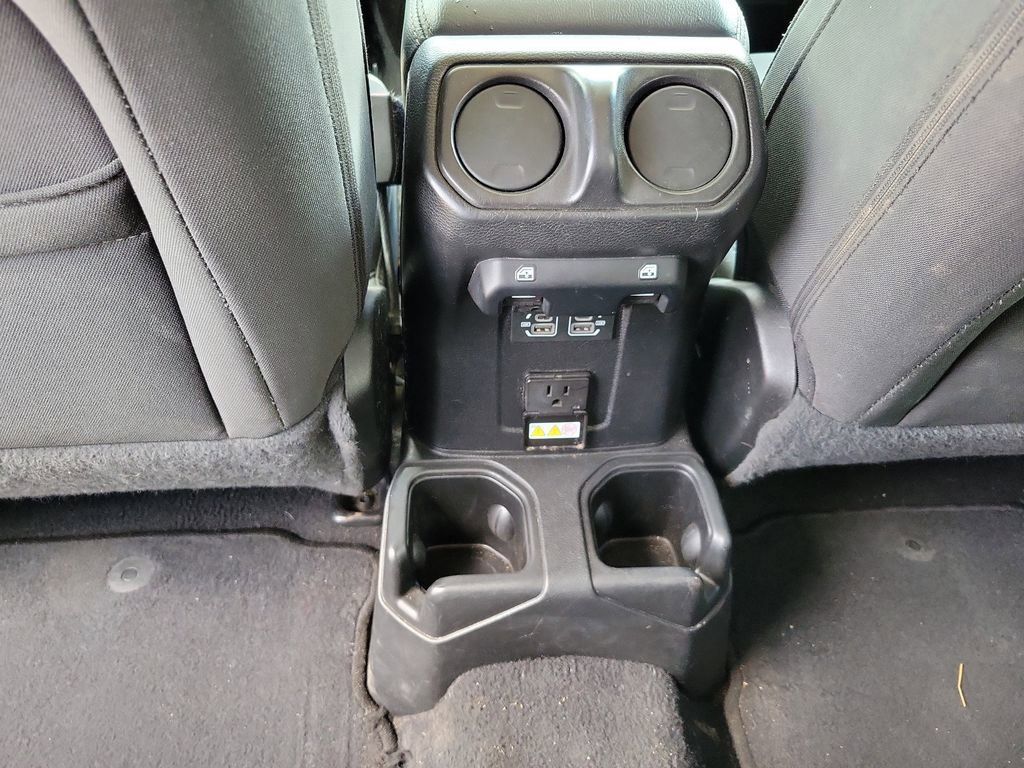 2021 Jeep Wrangler Unlimited Sahara photo 25