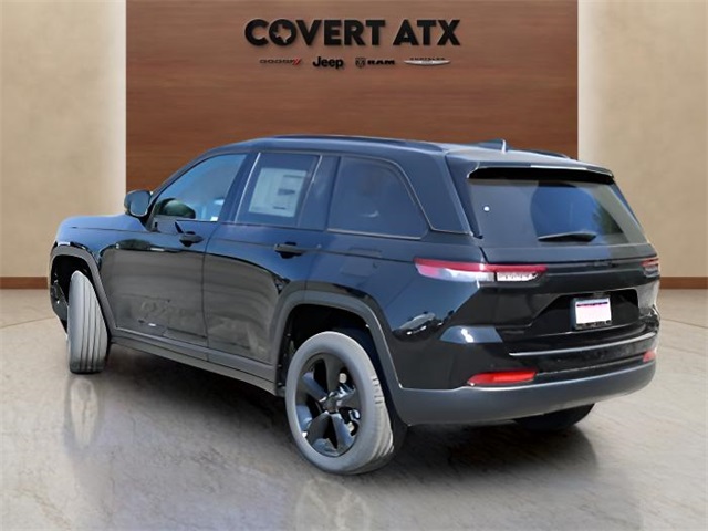 2025 Jeep Grand Cherokee Limited photo 3