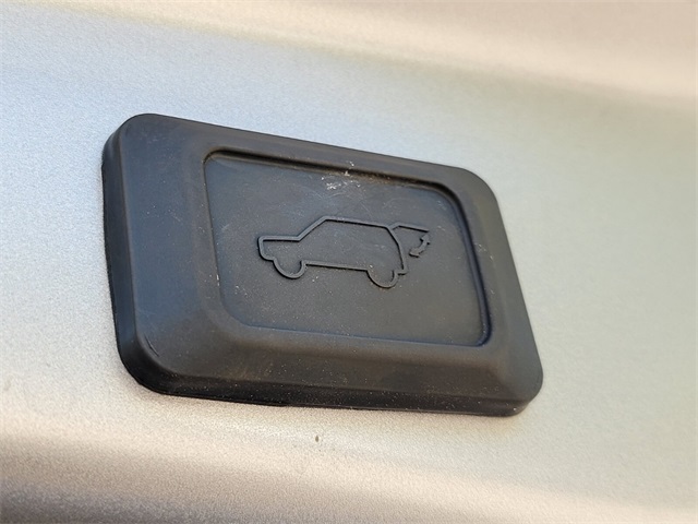 2023 Toyota RAV4 Hybrid XLE Premium photo 10