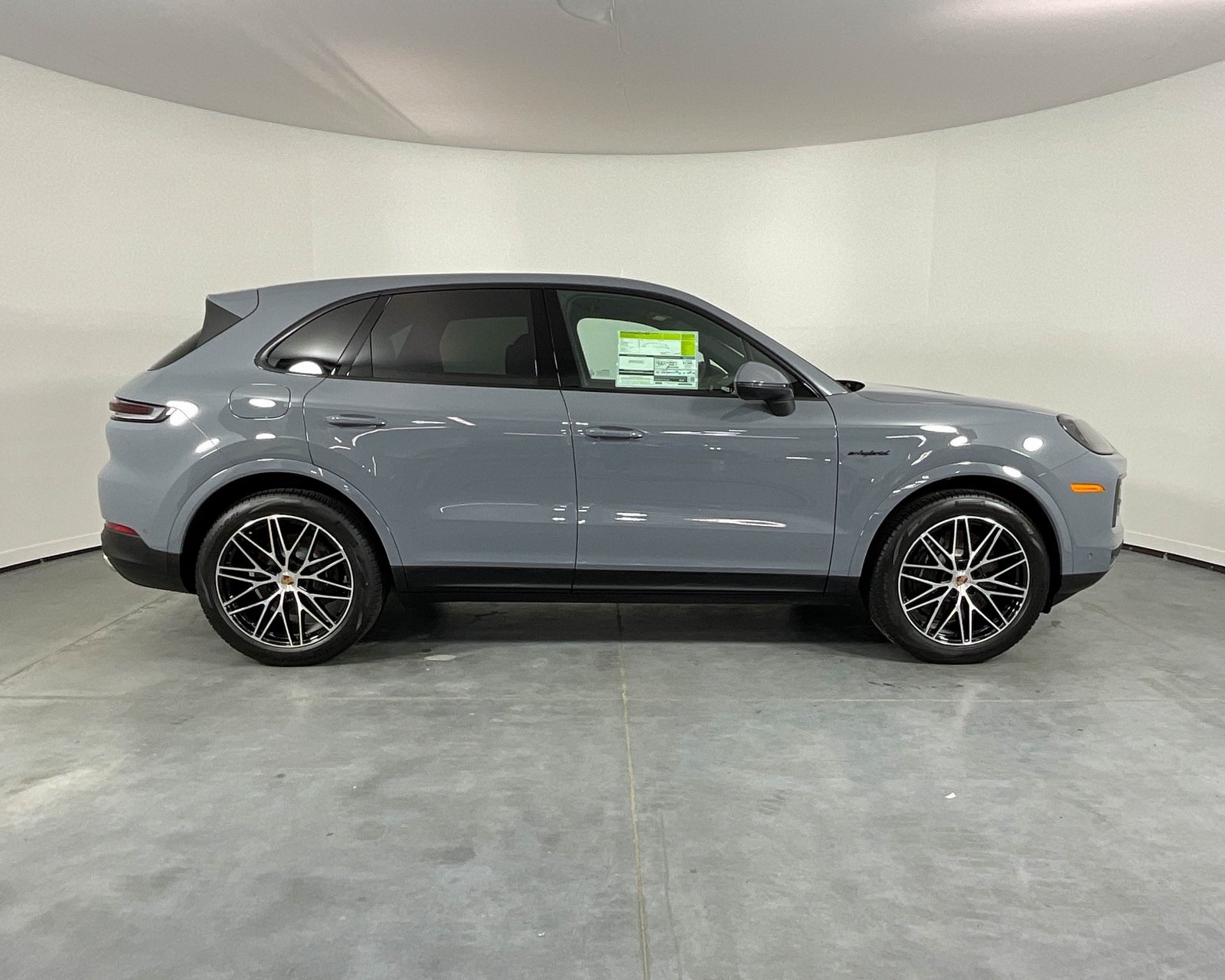 2025 Porsche Cayenne E-Hybrid photo 8