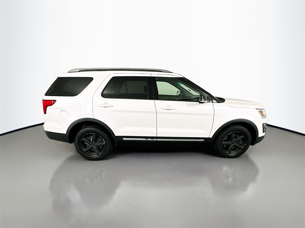 2016 Ford Explorer XLT photo 5
