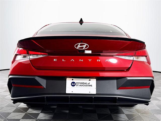 2025 Hyundai Elantra SEL Sport photo 4