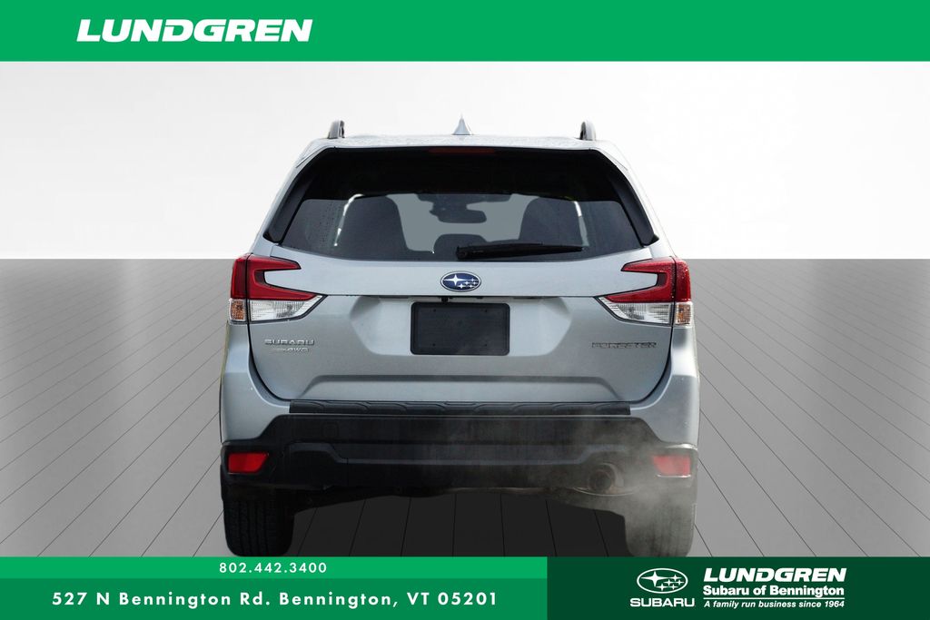 2023 Subaru Forester Premium photo 3