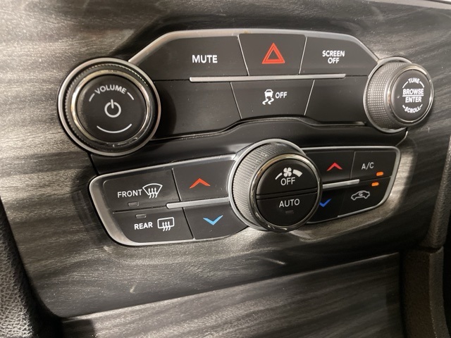 2018 Chrysler 300 Touring photo 28
