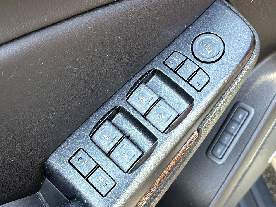 2019 Chevrolet Suburban Premier photo 18