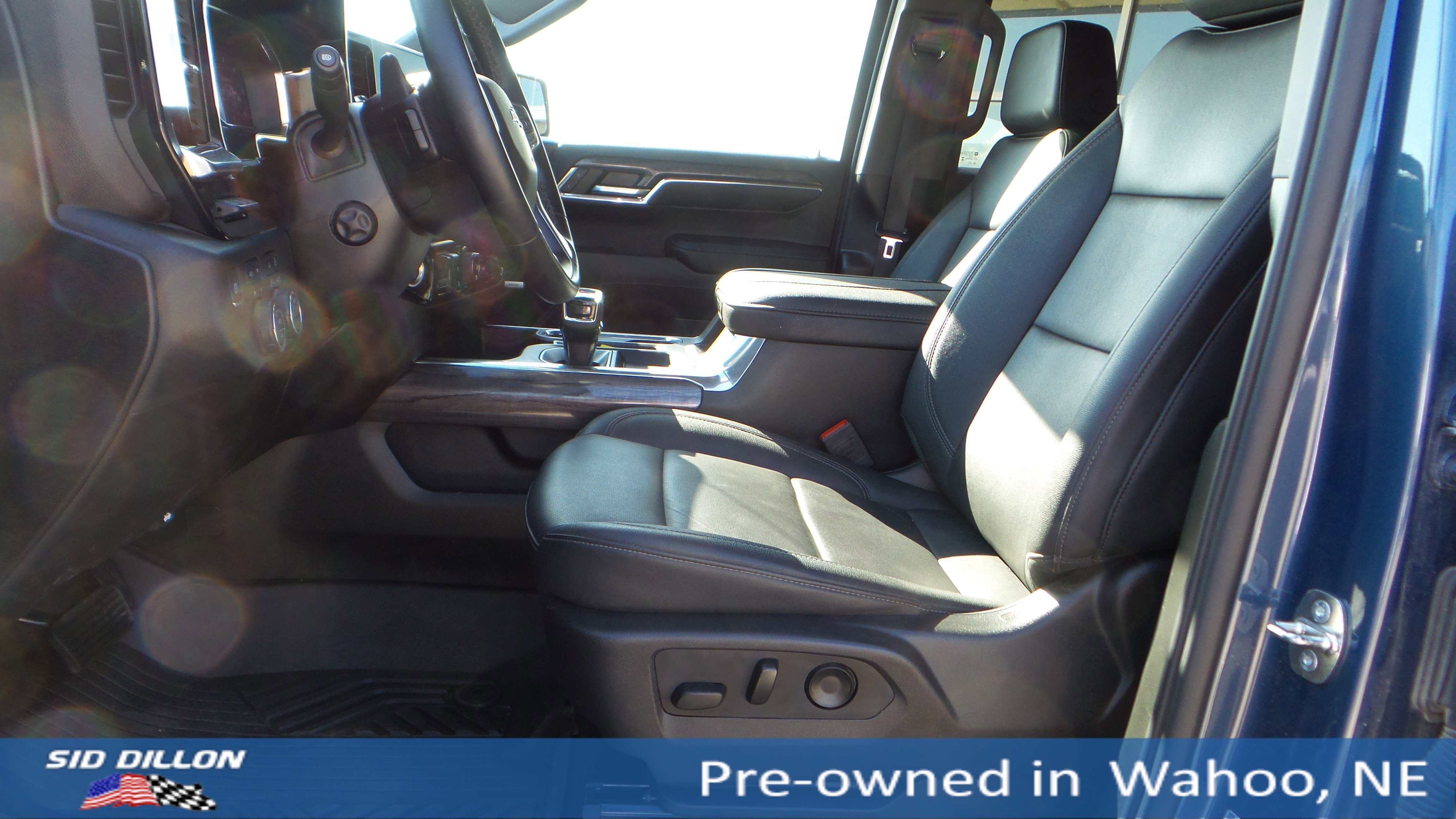 2024 Chevrolet Silverado 1500 LTZ photo 3