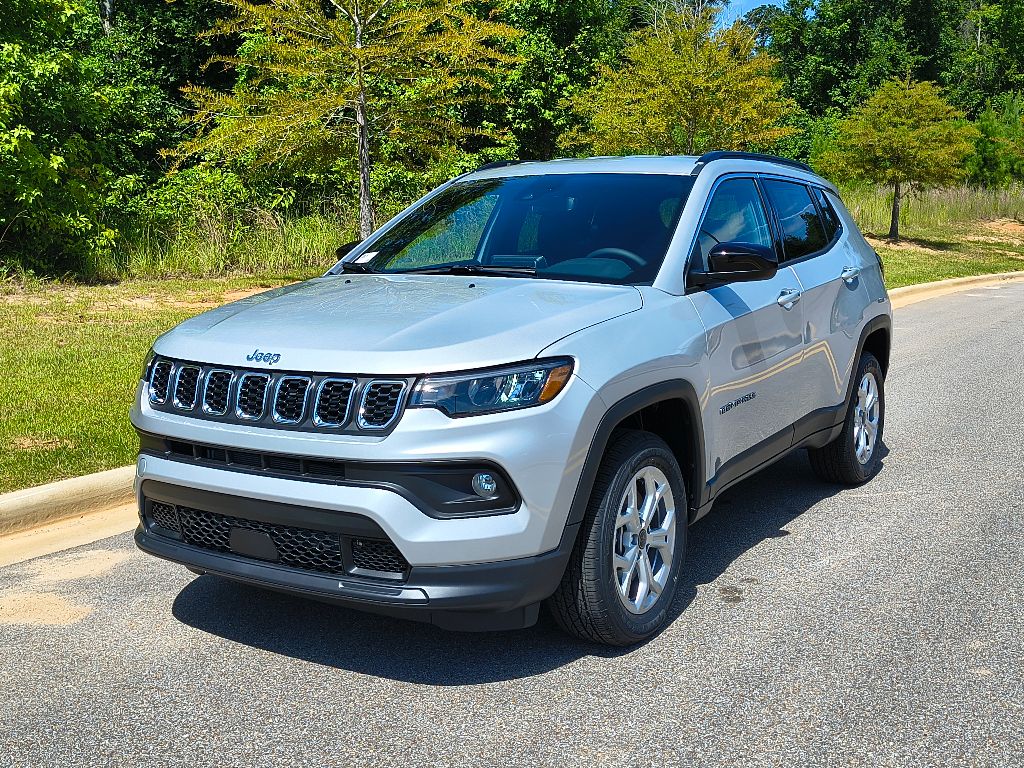 2025 Jeep Compass Latitude photo 2