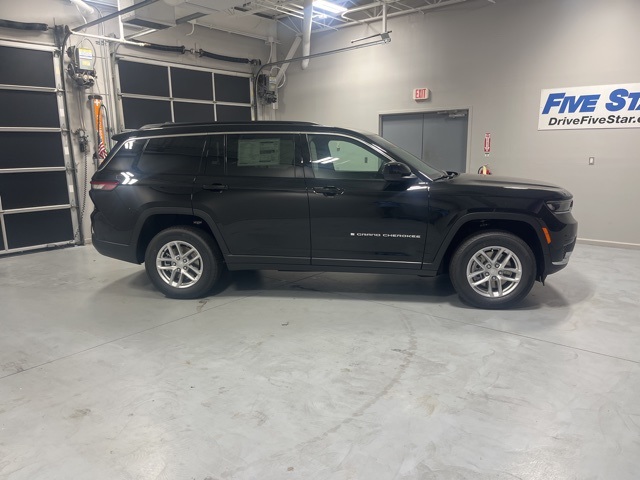 2025 Jeep Grand Cherokee L Laredo's photo