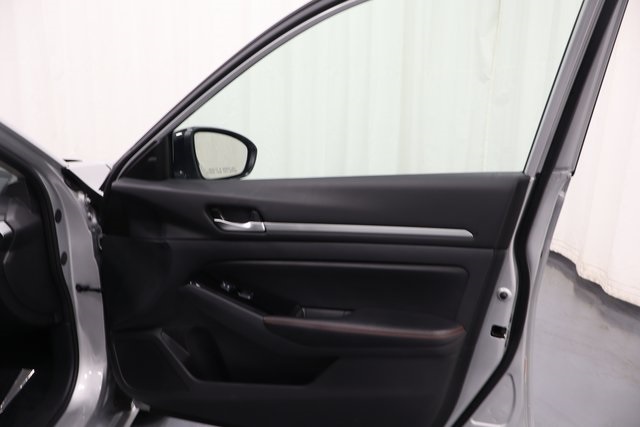 2024 Nissan Altima 2.5 SR photo 13