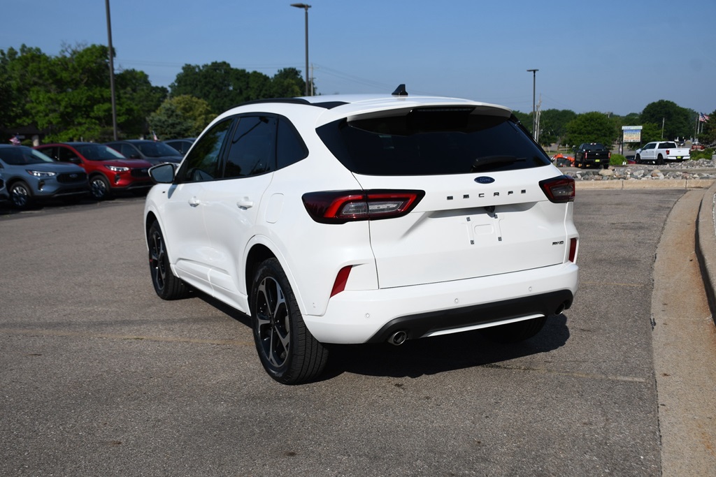 2023 Ford Escape ST-Line Elite photo 3