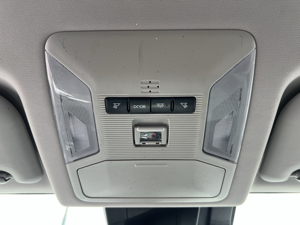 2020 Toyota RAV4 Hybrid LE photo 23