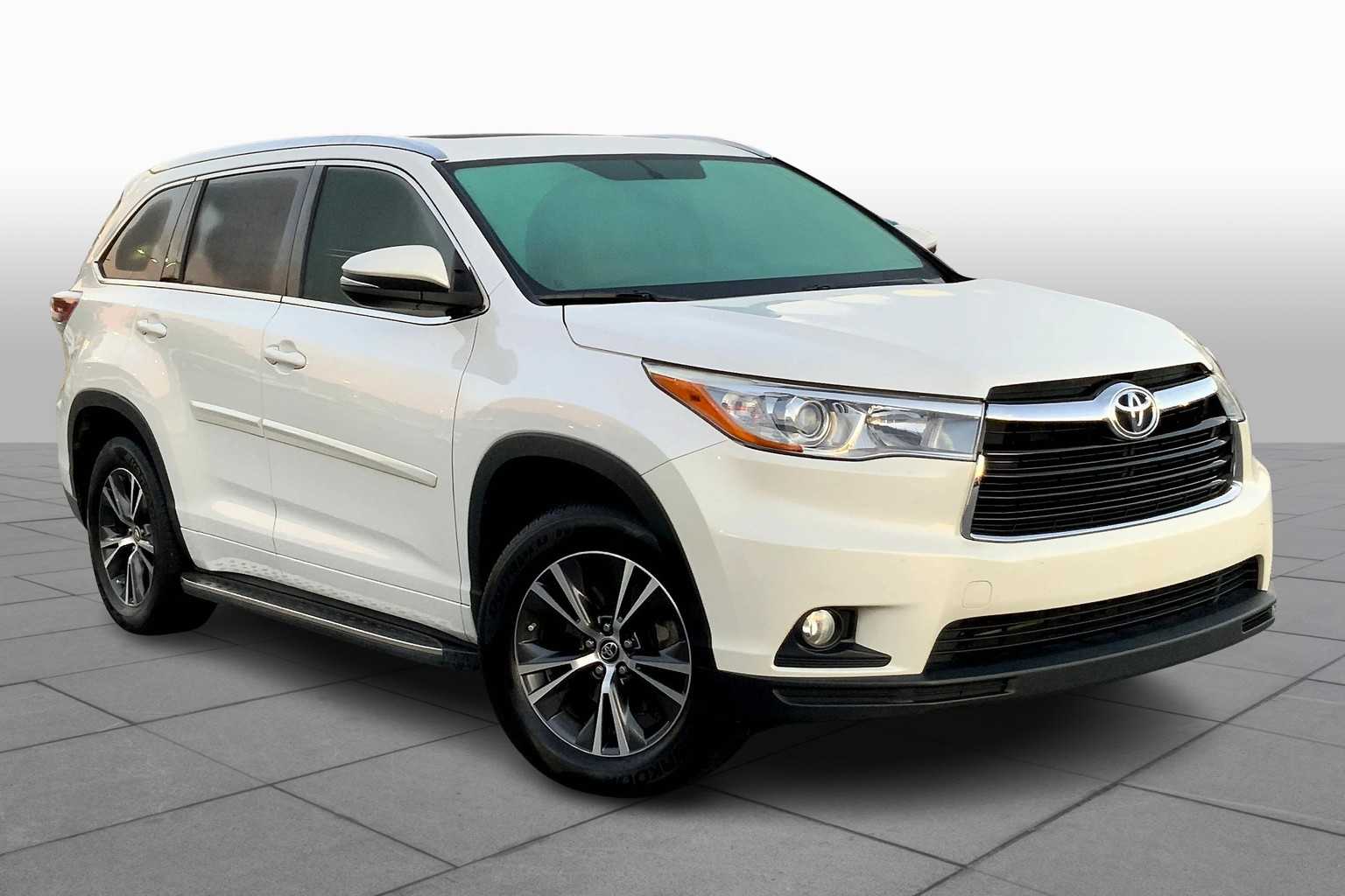 2016 Toyota Highlander XLE photo 2
